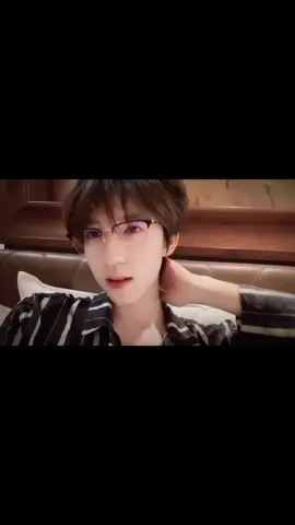 : Vẻ đẹp quyến rũ😍... #hatuanlam #hejunlin #贺峻霖 #hạtuấnlâm #tf_huyền🍀 #f1_knt🌹🍓 #tnt_thời_đại_thiếu_niên_đoàn #🍀tf_lau18🌹 #huyen_tnt🍀 