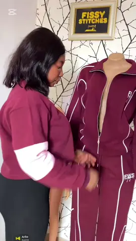 Tracksuit 🤗#streetwear#streetwearvendorinabeokuta#streetwearfabrics #fabricvendorinabeokuta 