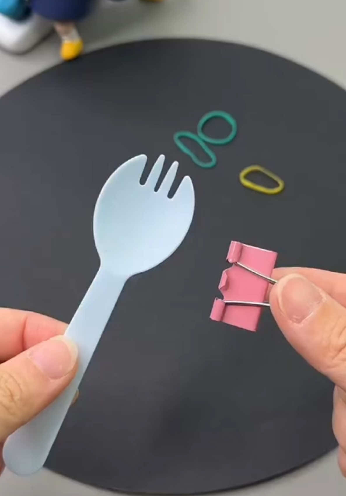 It's very easy to make a fun leather strap launcher with a fork and a dovetail clip. Come and try it #handmade diy #parent-child handmade #together... #KidsActivities #CreativeKids #FunWithKids #ArtsAndCrafts #CraftingWithKids #KidFriendly #Upcycle #HomemadeCrafts #ParentingTips #FamilyFun #InstaDIY #KidsCrafts #ArtForKids #KidsArt #ArtWithKids #CreativeArt #KidsImagination #KidsCreativity #STEMActivities #ArtEducation #MomLife #CraftsForKids #KidsFun #KidsArtProjects #PlayfulLearning #CreativeParenting #artdaily #DIY911