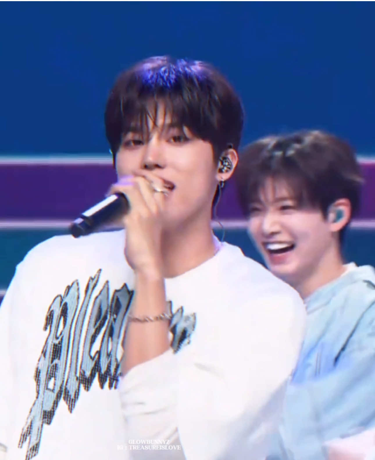 Audio issue proves that TREASURE actually singing LIVE😂💙 They handle it professionally and fast🙏🏻 The Show Must Go On🤙🏻So proud of you guys @yg_treasure_official @YG FAMILY OFFICIAL  #TREASURE #เทรเชอร์ #treasure_yg #トレジャー #SARURU #hyunsuk #jihoon #yoshi #junkyu #asahi #JAEHYUK #doyoung #haruto #jeongwoo #junghwan #yg 