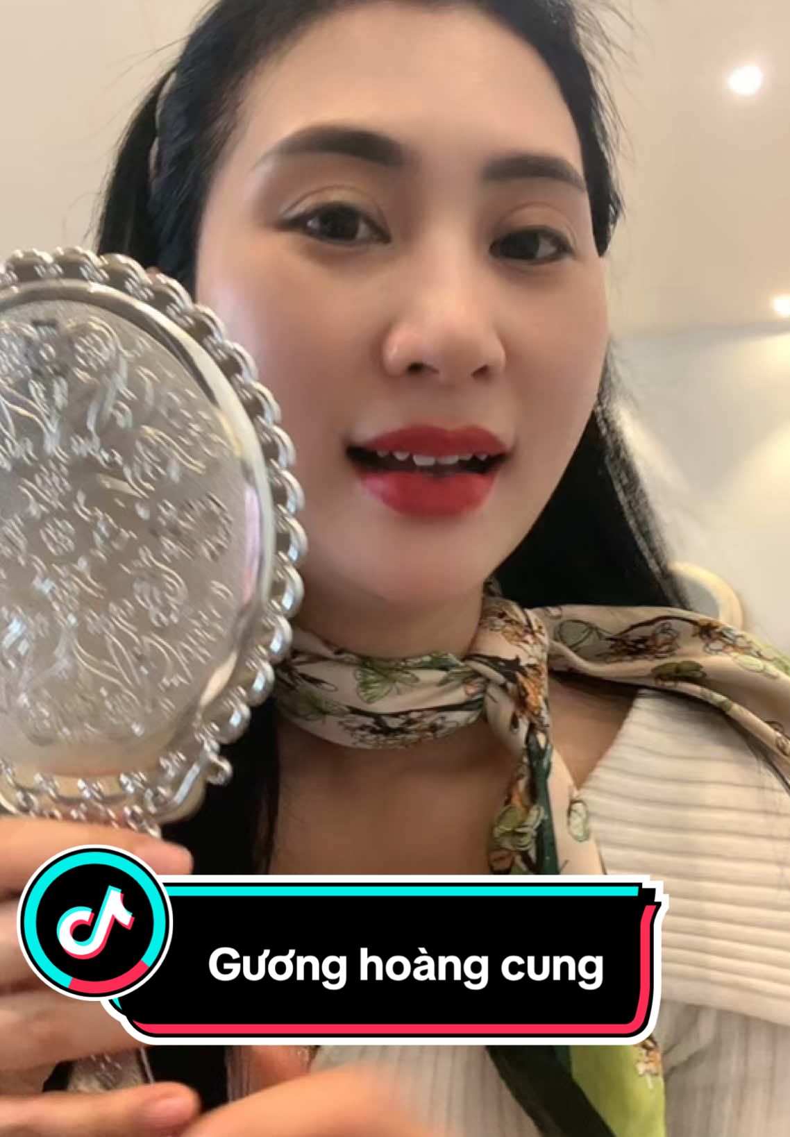 Bà nào hay phải đi chụp ảnh quay video hay nối mi hoặc spa thì săn ngay em gương cầm tay này nha.Sang mà đẹp giá lại hợp lý.#guonghoangcung#guongcamtay #guongcamtaymini #xuhuong #viral #haiyenbanduthu #review 