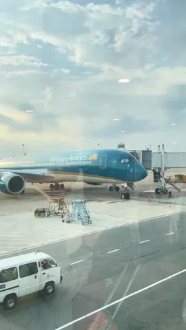 Bầu trời Sài Gòn tại sân bay Tân Sơn Nhất #máybay #airport #airplane #sânbaytansonnhat #saigon #vietnam 