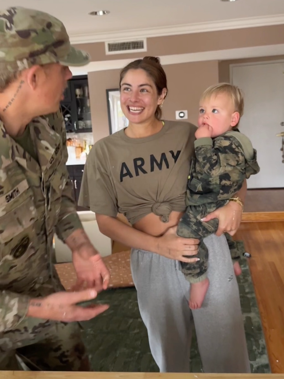 Soldier meets son for the first time 🥹 #family #blessings #couplegoals #pregnant #Homecoming #viralvideo