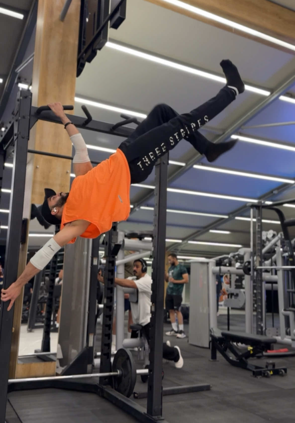 Human flag walk 🚀💯  #calisthenics #fitnessmotivation #fyp #humanflag #explore 