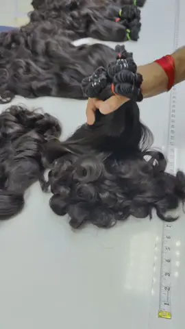 Taille 18 20 22 disponible  #indianhair #naturalblackhair #naturalblack #wavyhair #curlyhair #elishahairdubai #elishahair #rawhairvendor #rawhair #babycurly #bouncycurlyhair #bouncycurly #doubledrawn 