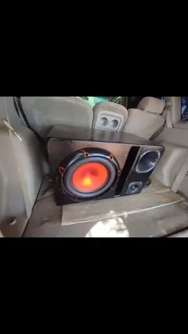 Para los amantes del buen grave ✅ Caja trío nueva 🔊 - Subwoofers 1000rms doble bobina - Driver y Tweeter brasileros En venta sin amplificador. 💵 950.000 Gs #subwoofer #equipo 