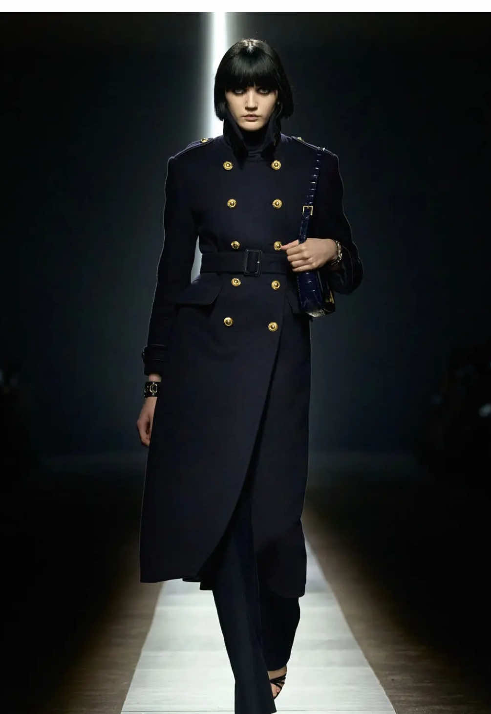 #evakomuves for #tomford winter 2024 #fashion #model #highfashion #elegant #bob #Runway #russian #modelwalk #fashiontok #elegant 
