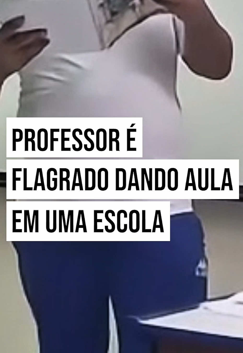 URGENTE 🚨 Professor é visto dando aula em uma escola #tiktoknews 