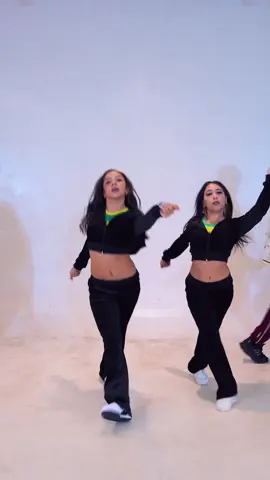 Este dúo 😳👆 tienen que verlo completo @Luz Lambré @Juli👸🏽 