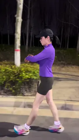 Bắt đầu 1 chạy bằng việc chạy bộ nào #chaybo #thoitrangchaybo #aochaybo #quanchaybo #giaychaybo #xuhuong #dongluctapluyen #kyluatbanthan 
