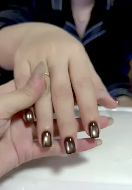 Mắt mèo cực quang trên nền màu nâu #nailđẹp #nailbymin 