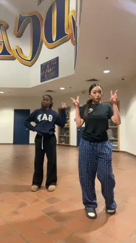 drop it like it’s hot #foryoupage #foryou #xyzbca #dance @iluvmyfineshit_ 