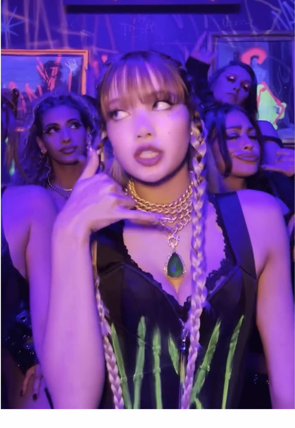 Never seen no girl like this @LISA 
