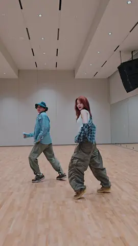That's HOT #jhope 😎💜 #LE_SSERAFIM #르세라핌 #HUHYUNJIN #허윤진 #LE_SSERAFIM_HOT ❤️‍🔥 #BTS #제이홉 @hobipower #NewMusic