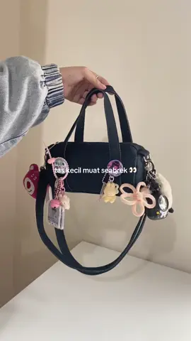 coba absen siapa yang udah punya tas satu inii??!🙌🏻😍#JelajahRamadan #celahlangit #slingbag #corryslingbag