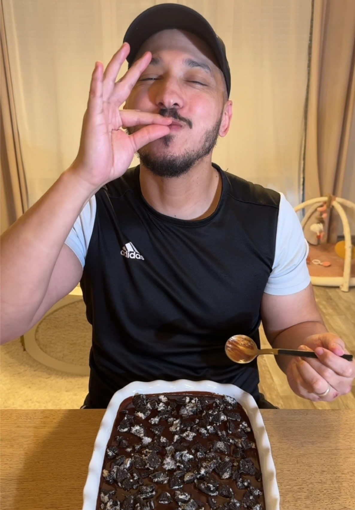 ✨ idée recette ramadan ✨  Jour 14  Dessert OREO 🍫 Crème chantilly mascarpone :  - 250gr de mascarpone  - 20cl de crème liquide 30% de mat grasse  - 30gr de sucre glace  - 1 sachet de sucre vanillé  Coulis chocolat au lait :  - 200gr de chocolat au lait dessert  - 10cl de crème liquide  Le tout à faire fondre 1,30min au micro-onde  #Ramadan #ramadan2025 #RamadanMubarak #recettes #ideerecette #recettesimple #recetterapide #recettefacile #recettefacileetrapide #recettesimpleetrapide #tiktokfood #cestarpinbon 