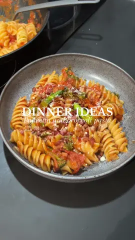 Giant fusilli is my new favourite pasta shape 🫶🏼 #pastatok #pastasaucerecipe #DinnerIdeas #pancetta #broccoli #whattohavefordinner #mealinspo #pastarecipe #easypastarecipe #simplefoodideas #fusilli 