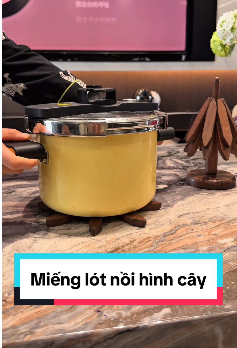 Miếng lót nồi hình cái cây nhỉ này thực sự đẹp và tiện dụng. Nó không chiếm không gian bếp của bạn và để trang trí cũng rất đẹp #giadung #giadungtienich #miengcachnhiet #lotnoi #mienglotnoihinhcay #taphoadaudau 