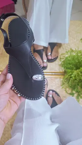 Sandália Rasteira de Dedo Preta - R$ 99,90 - www.divinittashoes.com.br  #sandaliarasteira #rasteira #rasteirinha 