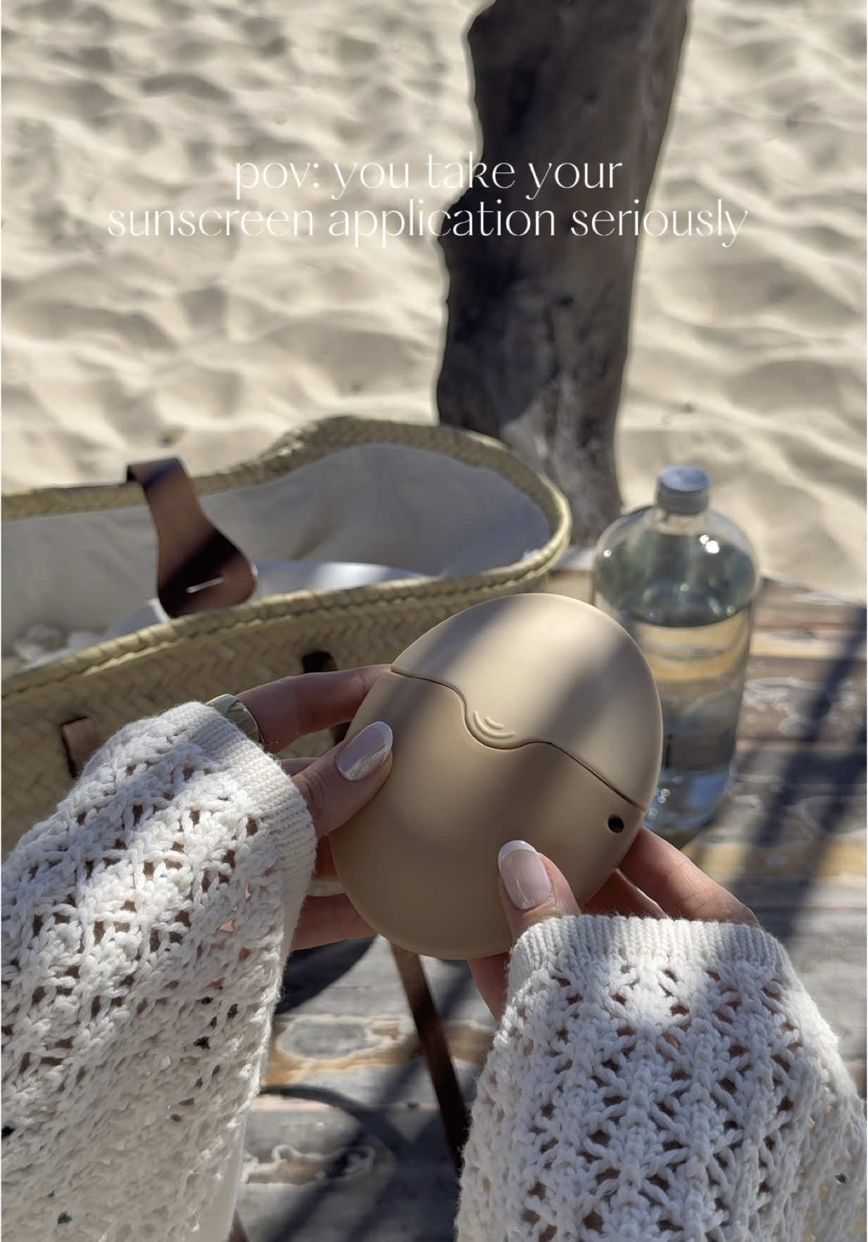 Okay why I didn’t get it sooner tho #geniusfinds #sunscreenapplication #sunscreen #travelfinds #travelmusthaves #travelessentials #hack 