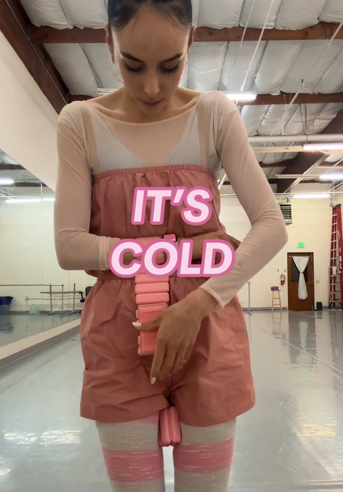 It’s COLD today. I love the rain tho #ballerina#OOTD#outfit#fitcheck#dancer#cold#sandiego 