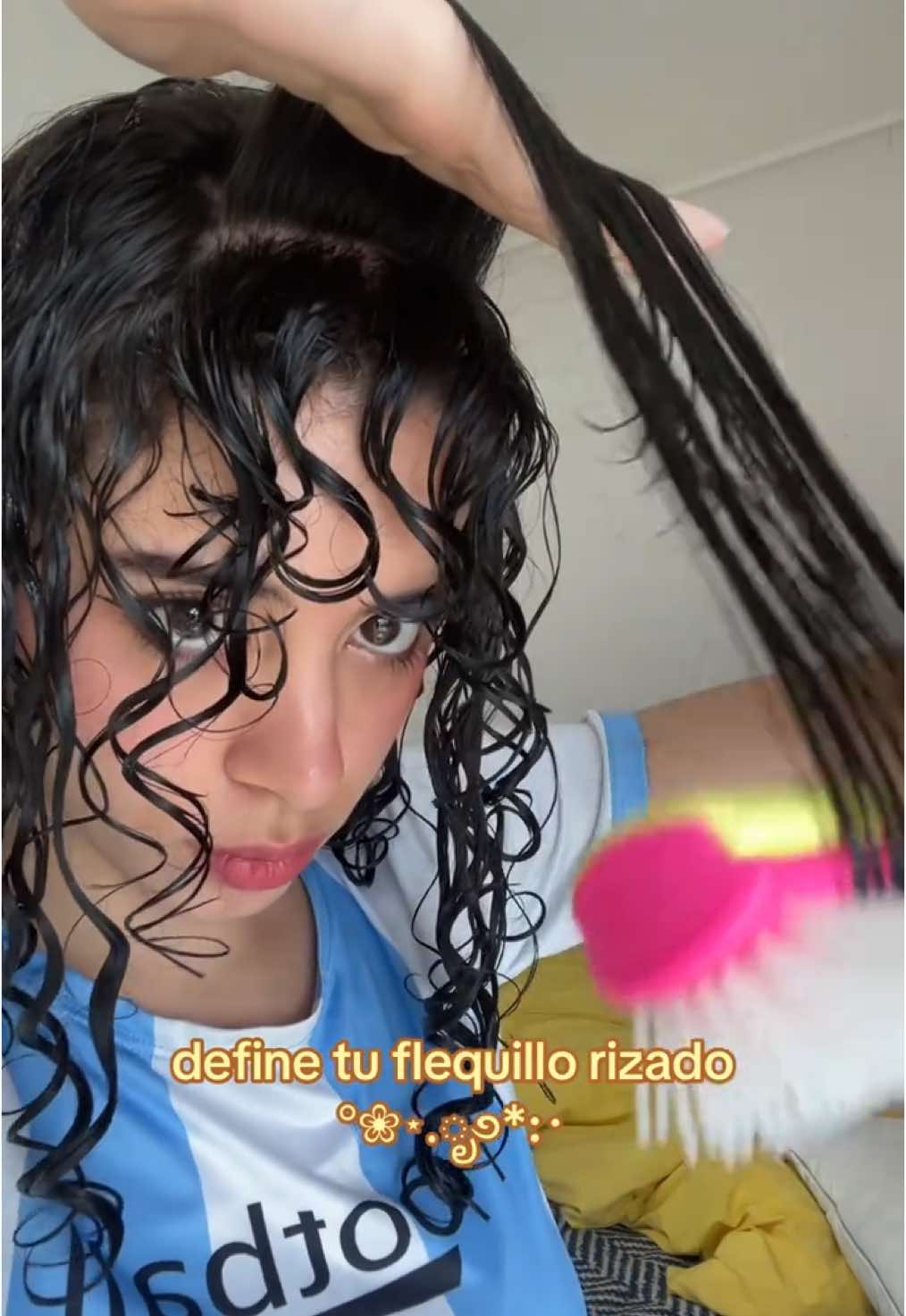 flequillo, pollina, chasquilla… etc 🌺 pd: estirar el fleco al final es opcional, es un tip para quienes nos guste más desordenada cuando se seque #curlybangs #rulos #curlyhairproducts #curlyhairroutine #rutinadecabello #rutinaderizos #curlygirl #rizos #curly #cabellorizado