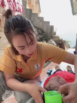 Tiệm gội đầu 0 đ trong điểm trường Xéo Hồ #cogiaoban #vùngcao #biêngioi #xuhuong #hashtag #trendingvideo #tiktok #youtuber 