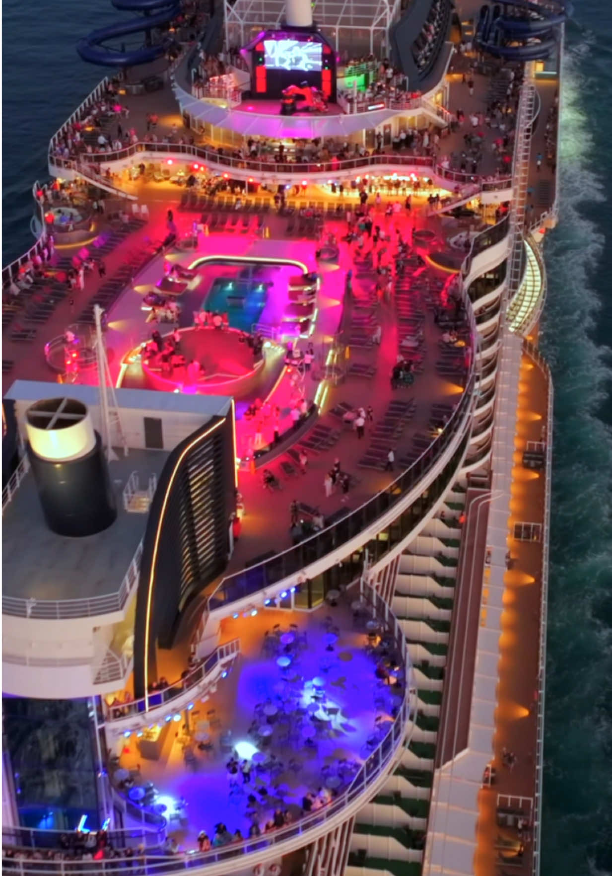 Who’s sailing this weekend?! 🥳🥳 #cruise #msccruises #mscseascape #mscworldamerica #thecruisespotter #cruisetok #cruisetravel 