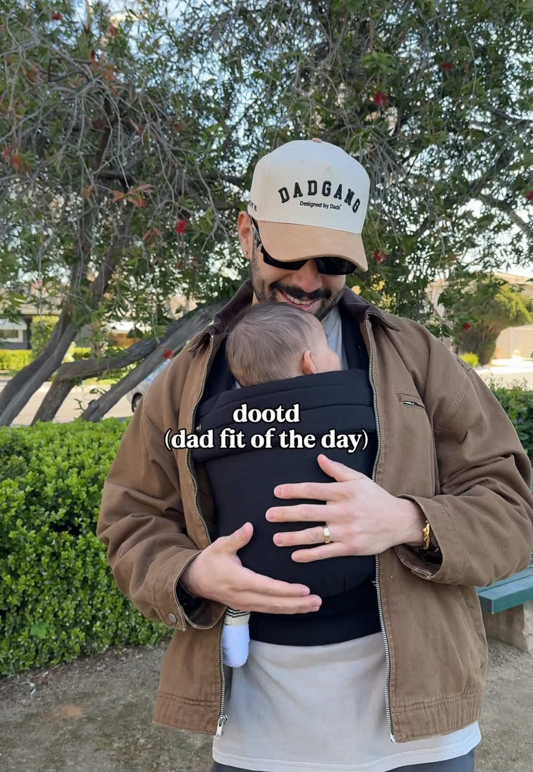 Did you know dads can wear our carriers too?? Ebony is back in stock and perfect for mom or dad fit checks!🤩 #babywearing #babycarrier #fitcheck #babyproductsyouneed 