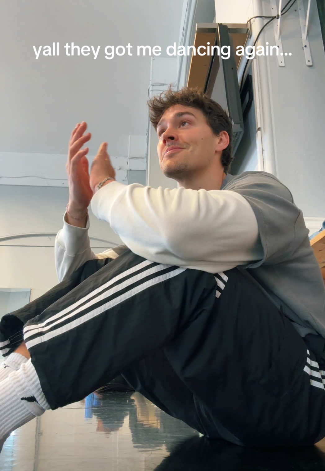 they took my “look i’m not a dancer” line and said bet 🤝 #sidelined 