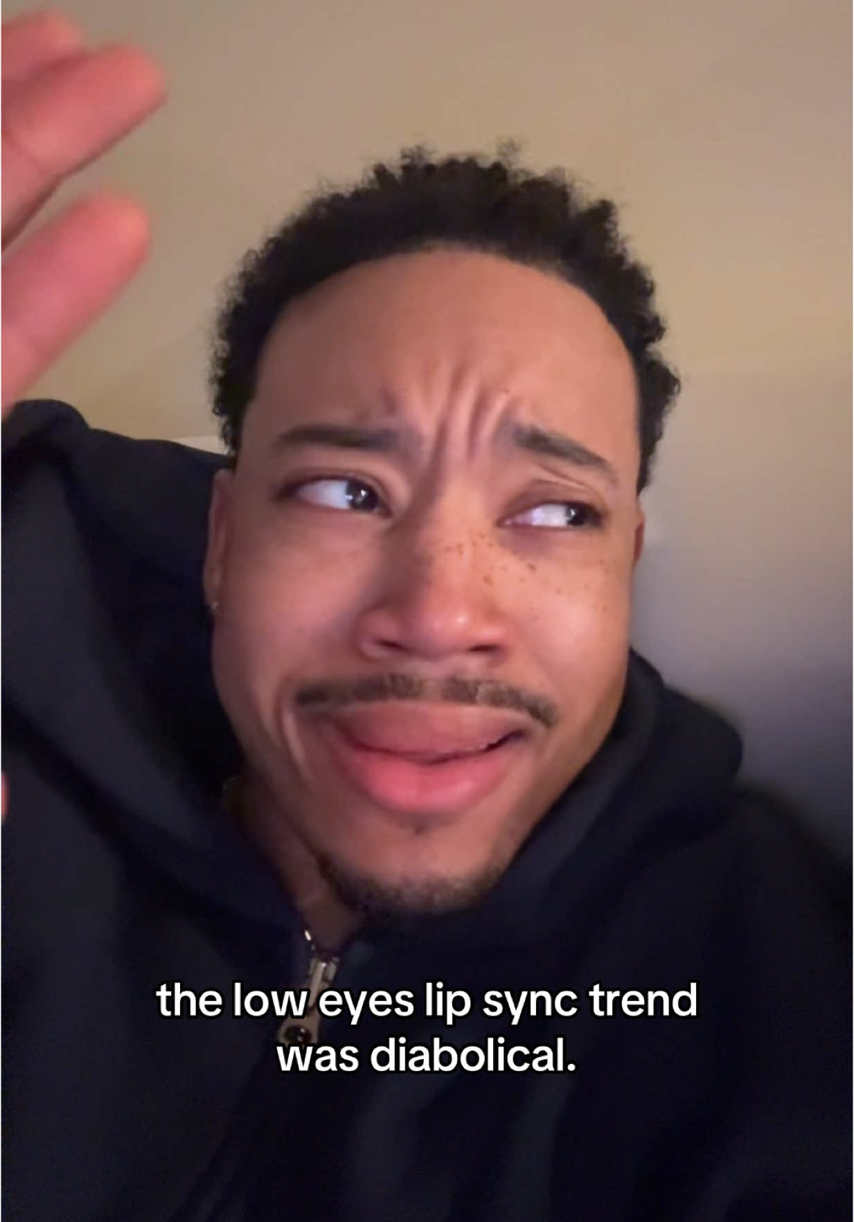 WAKE UP ! YOO-HOO!! 👋🏽 😟