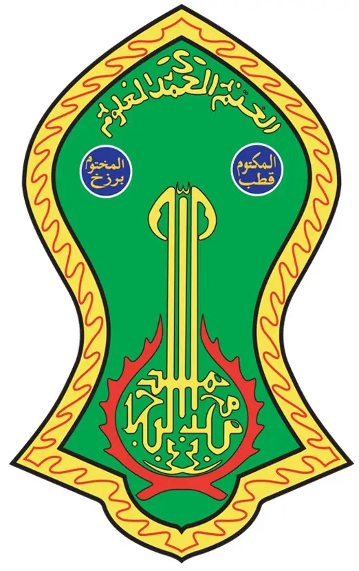 *Sejarah dan Arti Lambang Logo Tijani :* Lambang Thariqat Tijaniyah diciptakan oleh KH. Umar Baidlawi Kemalaten, Sepanjang, Surabaya dengan masukan-masukan dari : KH. Badri Masduqi Kraksaan Probolinggo : Tulisan nama Syekh Ahmad bin Muhammad Attijani dengan tulisan Khufi. H. Ahmad Fauzan Adhiman fathullah Sidogiri, Kraton, Pasuruan : Mencatumkan Martabah Syekh Ahmad bin Muhammad Attijani, yaitu Al Khatmul Muhammadiyul Ma'lum, Al Quthbul Maktum dan Al Barzahul Maktum. KH. Mukhlas Ahmad Ghazi Fathullah Bladu Wetan, Banyuanyar, Probolinggo : Masyrab/lambang Thariqat Tijaniyah tersebut dilingkari Na'lur Rasul. Habib Ja'far Ali Baharun Brani Wetan, Maron, Probolinggo : Na'lur Rasul dikelilingi sinar matahari. Lambang Thariqat Tijaniyah ini diresmikan dalam pertemuan Muqaddam Tijani se Jawa Madura bertempat di Pondok Pesantren Al Munawwariyah Sudimoro Bululawang, Malang pada malam Selasa, Jam 11.35/23.35 WIB / 3 Rajab 1410 H/29 Januari 1990 M. Hadir dalam pertemuan tersebut 14 Muqaddam Tijani : KH. Umar Baidlawi, Surabaya KH. Mushthafa, Surabaya KH. Mukhlash Ahmad Ghazi Fathullah, Probolinggo KH. Ma'shum Bahrawi, Probolinggo Al Habib Ja'far Ali Baharun, Kraksaan KH. Abdul Wahid, Kraksaan KH. Dhafiruddin, Kraksaan KH. Manshur Shalih, Jember KH. Ahmad Fauzan Adhiman Fathullah, Pasuruan KH. Hadin Mahdi, Blitar KH. Abdul Ghafur, Bondowoso KH. Nawawi, Bondowoso KH. Jamaluddin, Sumenep, Madura dan KH. Ridlwan Abdur Rahman, Blitar Lambang Thariqat Tijaniyah di Indonesia sebagaimana gambar. Perinciannya sebagai berikut : Tulisan nama Syekh Ahmad bin Muhammad Attijani, ditengah, berbentuk Masyrab/Kendi, melambangkan Al Masyrabul Kitamani. وَاَن لَوِاسْتَقَامُوْا عَلَى الطَّرِيْقَةِ لاَسْتَقَيْنَا كُمْ مَاءًغَذَقًا Dan andaikata mereka istiqamah atas thariqat itu, pastilah Kami beri minum air mereka yang segar. (Al-Jin/72 : 16) Nama Syekh Ahmad bin Muhammad Attijani menggunakan tulisan Khufi, nisbat nama Kota Kuffah di Irak, dengan isyarat menjadi Kufiya yang artinya dicukupi. Melambangkan martabat terakhir bagi para Wali, yaitu Khatmul Auliya'. Di mulut Masyrab terdapat tasydid, tanda bacaan dalam tulisan Arab, berbentuk riak air. Melambangkan Madad Syekh Ahmad Attijani yang selalu berlimpah ruah. Layanan Pelanggan yang Dapat Diperpanjang Sebuah mata air yang meminum kekasih-kekasih Allah, yang mereka dapat mengalirkannya dengan sebaik-baiknya. Di atas Masyrab terdapat 3 tulisan, 1)Al Kahtmul Muhammadiyul Ma'lum, 2)Al Quthbul Maktum, 3)Al Barzahul Makhtum. Melambangkan Keagungan Martabat Kewaliyan Syekh Ahmad Attijani. Sebelah kanan Masyrab terdapat tujuh ujung tangkai daun. Melambangkan tujuh Hadlaratul Mustafidah. Tujuh ujung tangkai daun sebelah kiri melambangkan tujuh bacaan Shalawat Jauharatul Kamal. Semuanya itu dilingkari Na'lur Rasul. Melambangkan bahwa semua gerak langkah Ikhwan Tijani harus dalam lingkaran Sunah Rasulullah SAW. قُلْ اِنْ كُنْتُمْ تُحِبُّوْنَ اللهَ فَا تَّبِعُوْنِى يُحْبِبْكُمْ اللهُ وَيَغْفِرْلَكُمْ ذُنُوْبَكُمْ وَاللهُ غَفُوْرٌرَحِيْمٌ Kata (Muhammad): “Apabila kamu mencintai Allah, maka ikutilah (Sunnah)-ku!! Niscaya Allah menyayangi kamu dan mengampuni dosa-dosa kamu. Dan Allah Maha Pengampun lagi Maha Penyayang. (Ali Imron/3 : 31) Na'lur Rasul dekorasi tali. Melambangkan ikatan, pegangan dan kesatuan yang kuat. بِحَبْلِ اللهِ جَمِيْعًا وَلاَ تَفَرَّقُوْا Dan berpegang teguhlah kamu, semuanya, pada tali/agama Allah dan janganlah kamu bercerai berai. Di sekeliling Na'lur Rasul diliputi sinar matahari dengan ujung besar dua belas melambangkan : Bahwa Thariqat Tijaniyah untuk siapa saja yang mau bertaubat. Dua belas ujung besar adalah 12 bacaan Shalawat Jauharatul Kamal. اَللَّهُمَّ احْشُرْنَا فِى زُمْرَةِ اَبِى الْفَيْضِ التِّجَانِى #          وَاَمِدَّنَا بِمَدَدِ خَتْمِ الْاَوْلِيآءِالْكِتْمَانِ # بِجَاهِ سَيِّدِنَا مُحَمَّدِ نِ الْمُصْطَفَى العَدْنَانِى