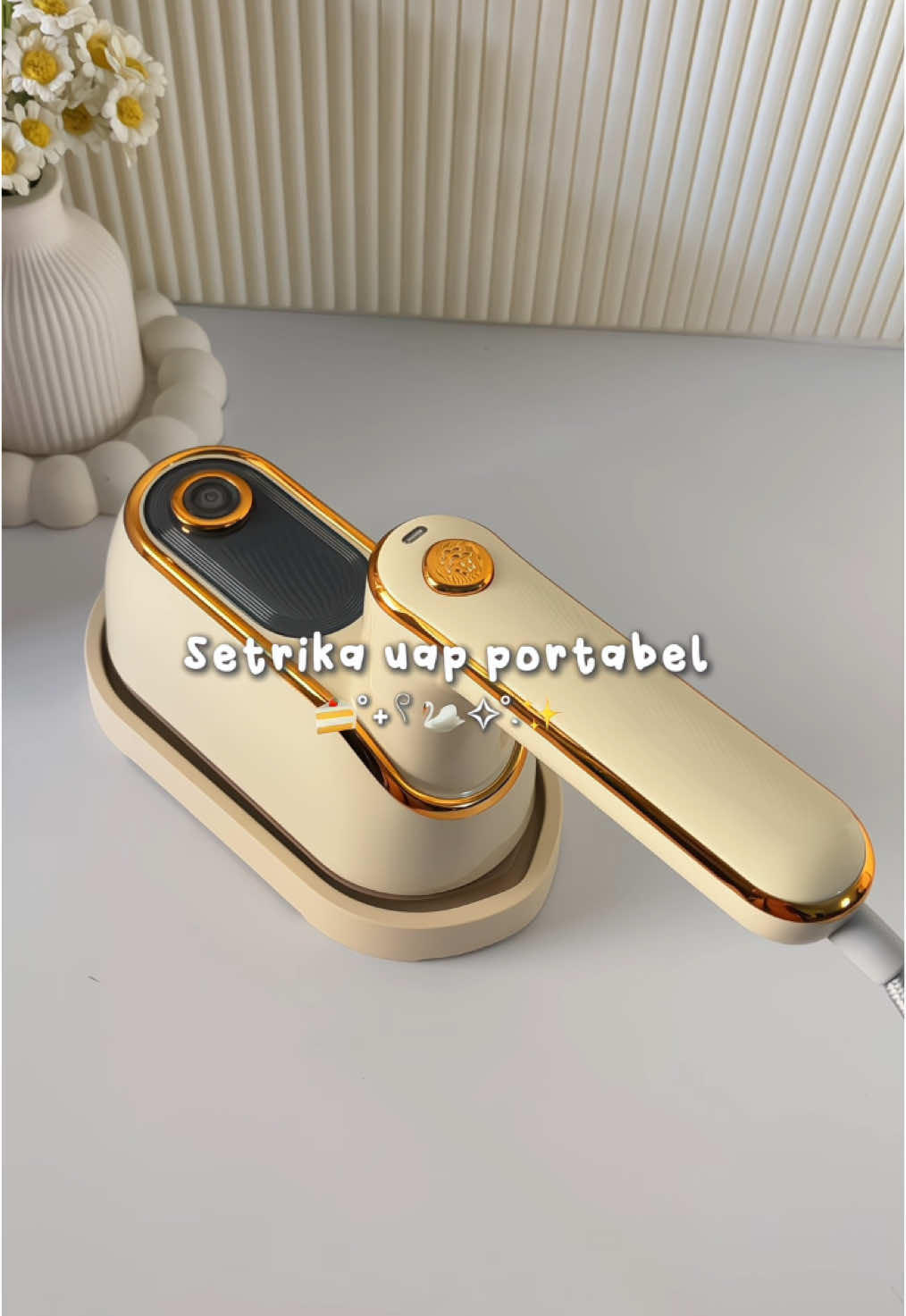 Bisa di lipet praktis di bawa mudik🥰 #setrika #setrikauap #setrikaportable #setrikahanriver #setrikalistrik #setrikamini #fyp 