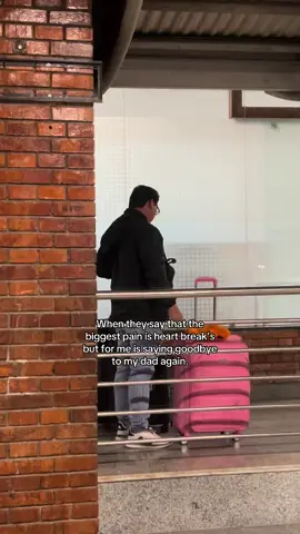 I hate airport goodbyes. imy papa