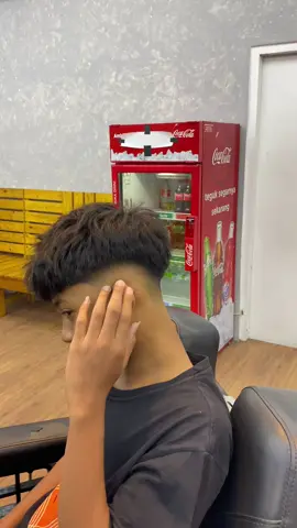 Dua Jari lagi !!! #fyp #lowfade #duajari #solo24jam #barberindonesia #fadehaircut #xybca 