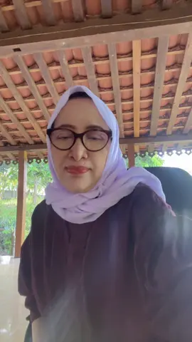 Masak ini judule “ kasih low signal “. Wkwkwkw. Ini hanya hiburan yg komen nyinyir take down😀😀