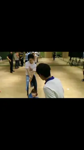 kali ini Kwan korban nya ☝️ #seungkwan #seungcheol #scoups #seventeen #17 #tv #trainee #idol #kpop #seventeencarat #caratseventeen #greenwall #tembok #ijo 