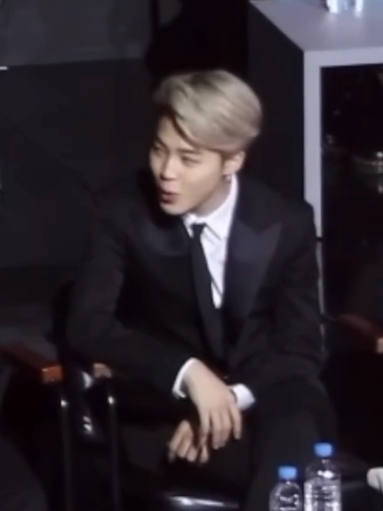 Everyone should be like the old Jungkook and not betray me in this way 😭 #bts 