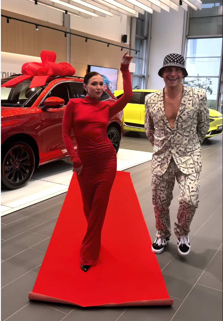 When elegance meets horsepower🔥🚗 #RedCarpetBoy #dongfeng #dongfenglatvia 