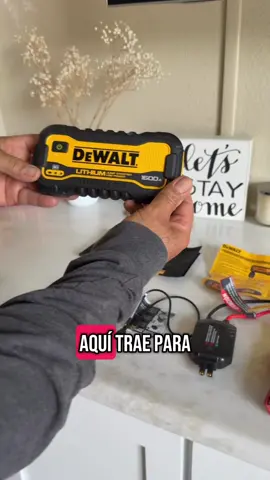 DEWALT 1600 Peak Amp Lithium Jump Starter with USB Power Bank DXAELJ16 Compact #jumpstarter #cargadorportatil #cargadordeviaje #cargadordebateria #tiktokshop #fyp 