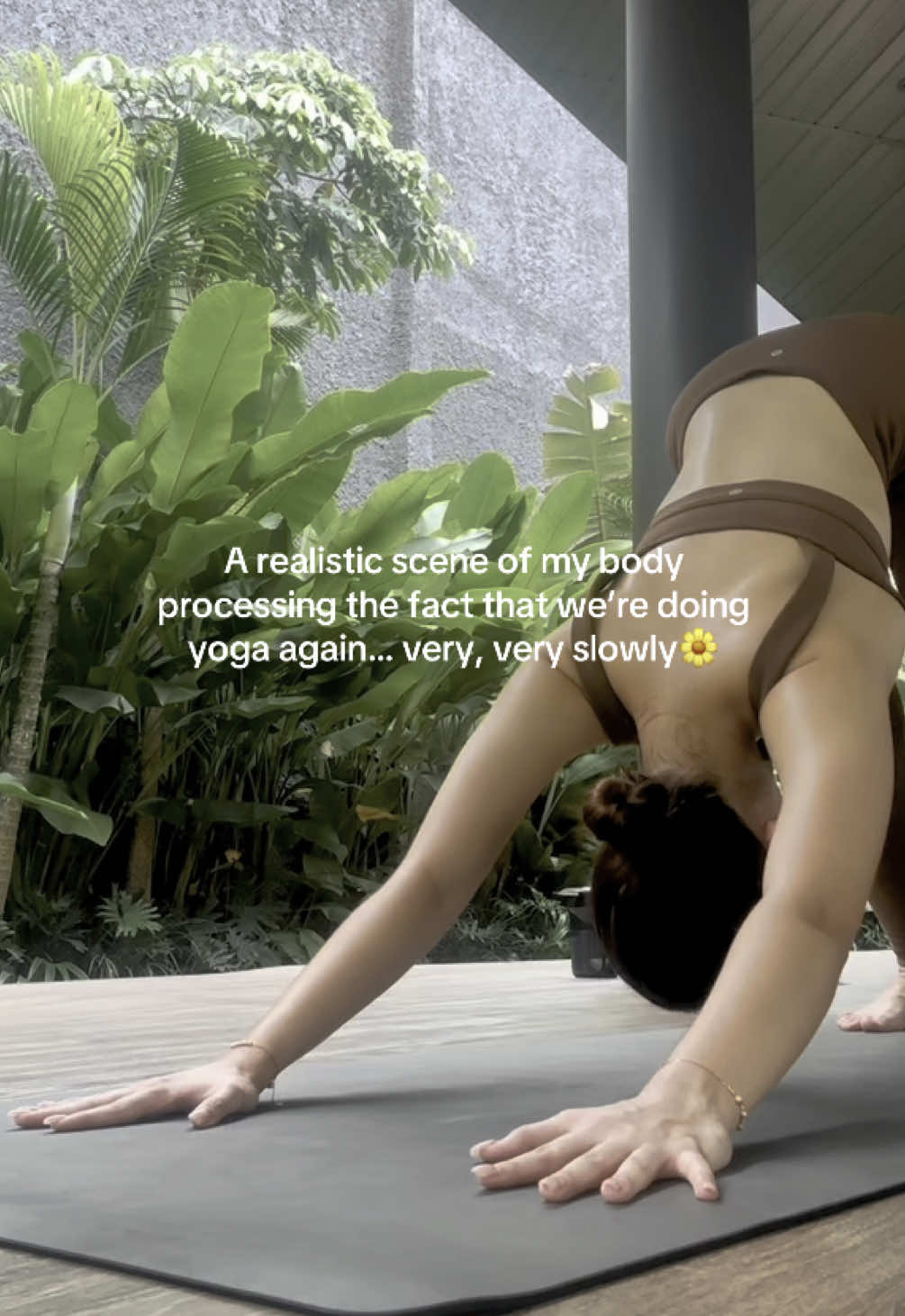 Learning to be patient with my body & embracing the wobbles.  #yogaflow 