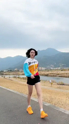 Lên đồ đi tập nào #chaybo #thoitrangchaybo #aochaybo #quanchaybo #giaychaybo #xuhuong #dongluctapluyen #kyluatbanthan 