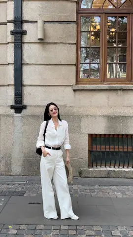 Nếu em là hoa thơm, ong bướm tự khắc bay theo 🌷 #linta #linta_clothing #xuhuong #quanbonu #quannu #phoidoxinh #phoidodep 