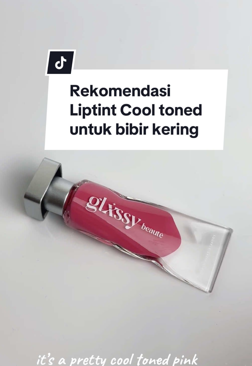Penemuan liptint terbaik deh kayaknya!! 😍 I don’t know kenapa ini agak underrated padahal formulanya bagus bangett!!! 😭 Aman utk bibir super kering kerongangku, glossy finish, warnanya natural & stainnya cakep, ga patchy / nge-gumpal ditengah bibir, merata banget warnanya😍 si pink petals ini bahkan warna pinknya secakep itu dan natural bangett! bukan pink yg gonjreng neon gituu!! sukaaa bangetttttt!!! 😭😭  #glxssybeaute #rekomendasiliptint #liptintkorea #liptint #liptintviral #liptintuntukbibirkering #drylips 