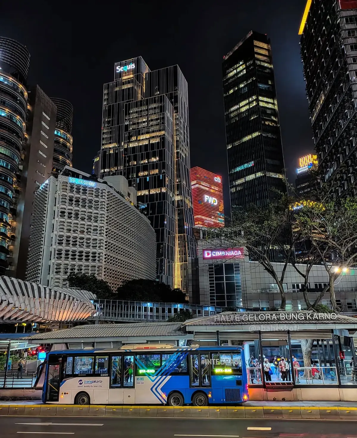 ada yg sering lewat disini ga...🤩📸🌃  #cityview  #citylights  #jakarta  #explorejakarta  #placetogojakarta  #metropolitan  #motretjakarta  #jakartavibes  #jakartanight  #jakartaspot  #jpogbk 