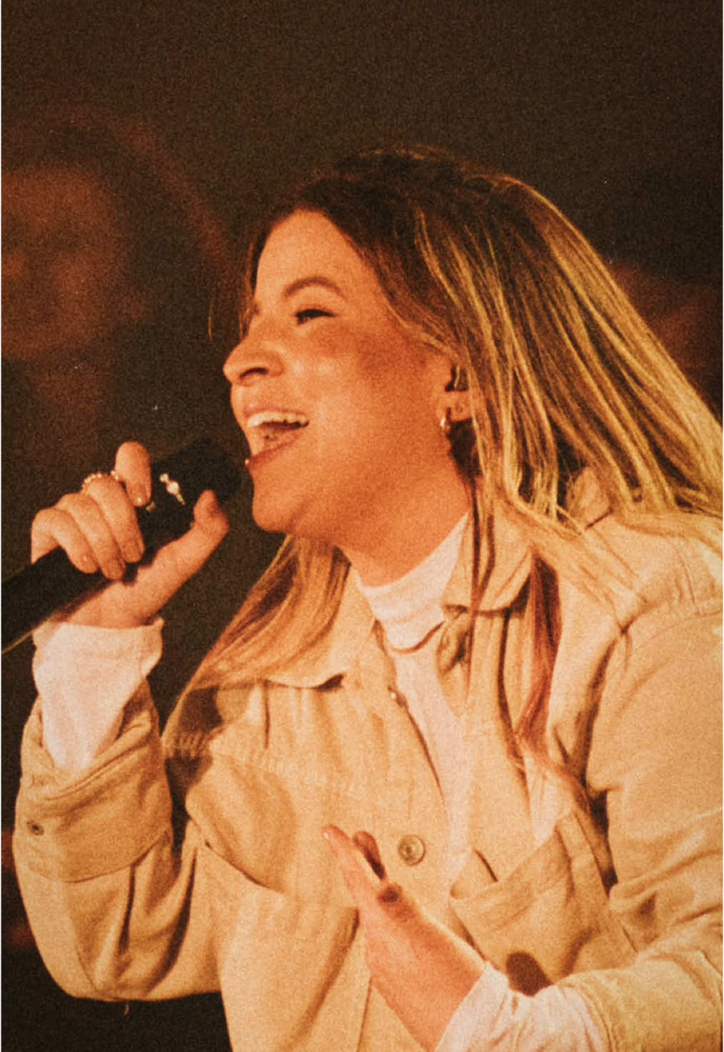 VEEEEM 🔥🔥🔥 Também queremos experimentar do Teu Espírito sendo derramado sobre nós! @Carol Braga ✨  #gospel #worship #brasas #louvor #espiritosanto