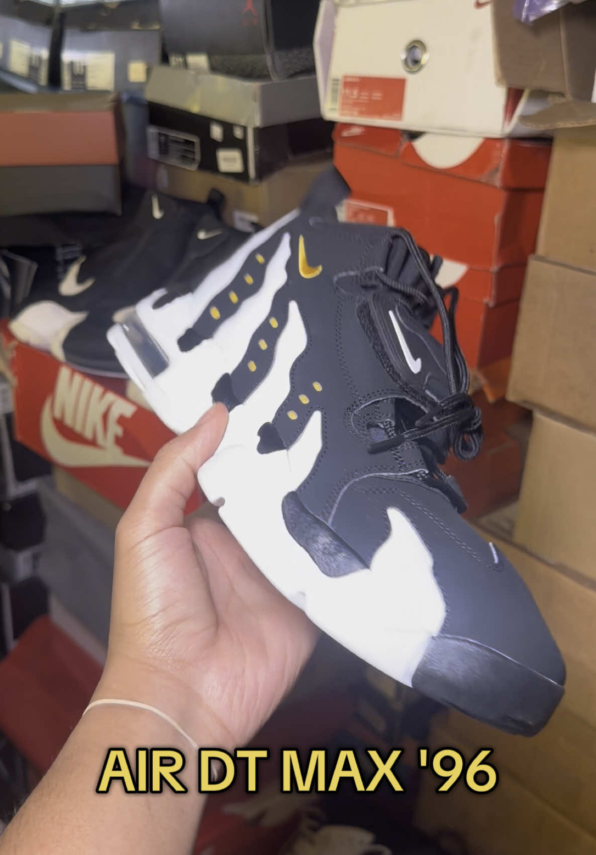 Deion Sanders fit #deionsanders #airdtmax96 #mnml #zara #nike #bandana #black #yellow #grwm #fashion #fyp #sneakerhead #primetime #OOTD #sneakeroftheyear 