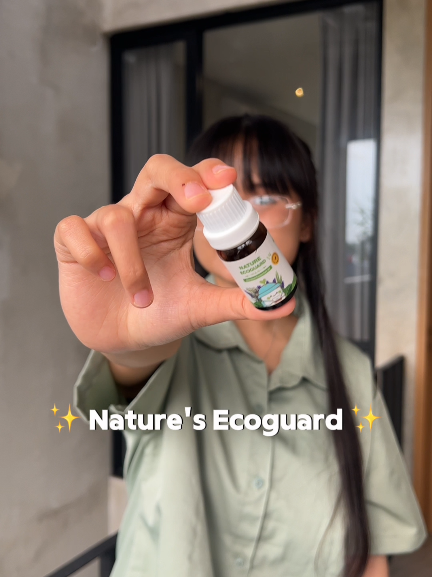 Beda aroma, bisa beda juga loh dear manfaatnya~ Kadang milih essential bisa bikin bingung ya, apalagi kalau buat yang baru pertama kali🤔 Tenang aja! Kalau masih ragu, tanya-tanya di kolom komentar aja ya dear🥰 Minsen siap bantu kamu~ ——— Semua Essential Oil di Capsen sudah pasti: ✅ 100% Pasti Murni ✅ BPOM ✅ Halal ✅ Approved by Certified Aromatherapist #capsen #pastimurni #pureessentialoil #aromatherapy #diffuser #healthandwellness #holistichealth#healthylifestyle #relaxing #family