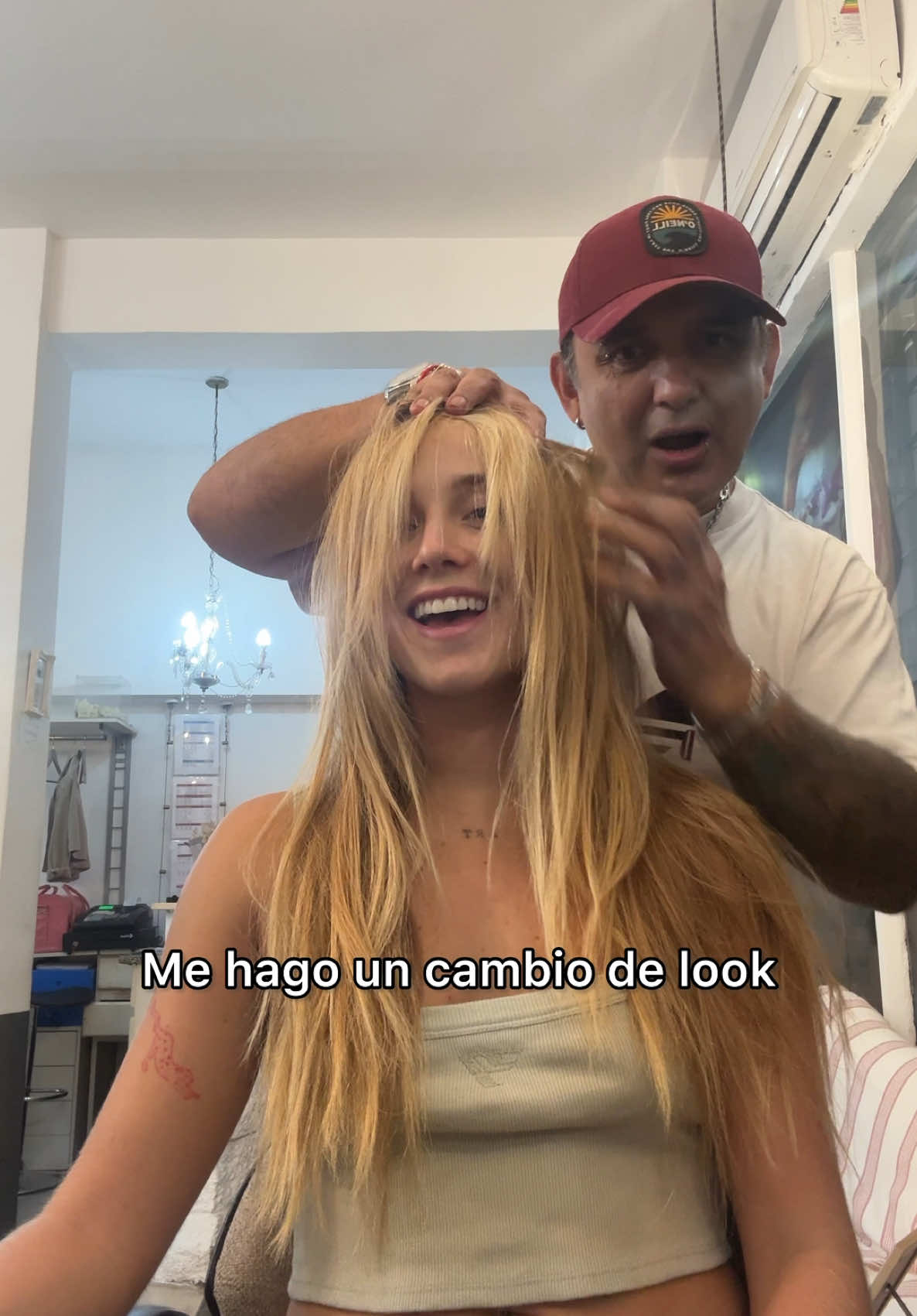 Hola si, no me puedo quedar quieta #peluqueria #flequillo #corte #pelo @Omar Silvero gracias por ser psicólogo, amigo y peluquero 💕💕💕💕