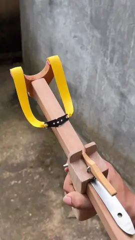 ugly handmade wooden slingshot #crafts 